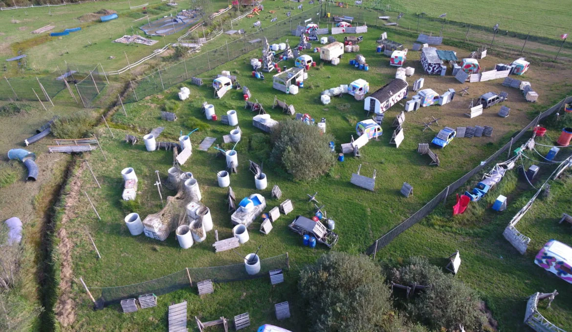 Paintball w Arenie Mocy - Profesjonalne Gry Paintballowe